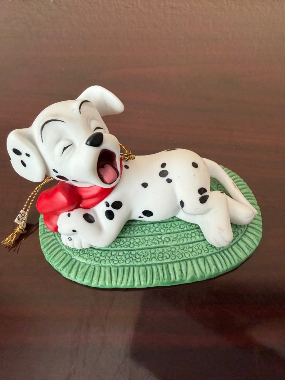 1998 Grolier Disney 101 Dalmatians "Waiting for Santa" Puppy Ornament - No Box